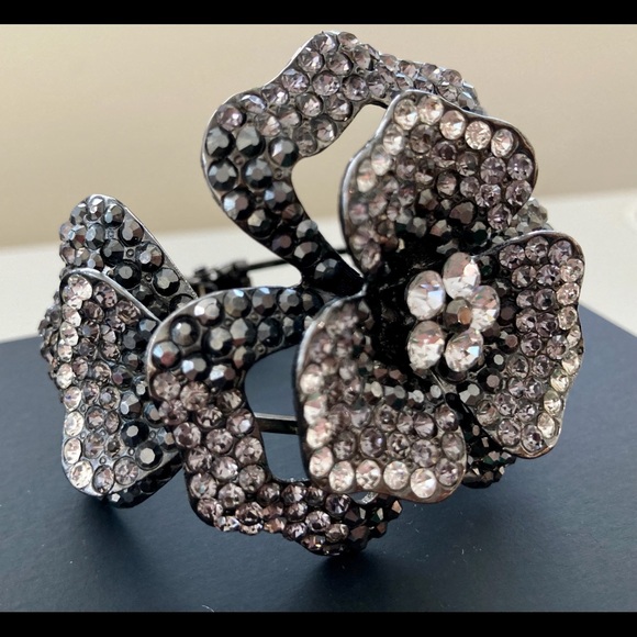 Luxury crystal cuff bracelet. - Picture 7 of 12